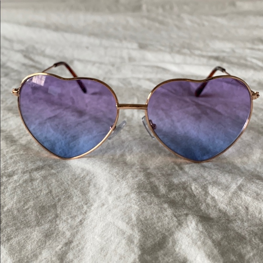 💜 Purple heart-shaped sunglasses